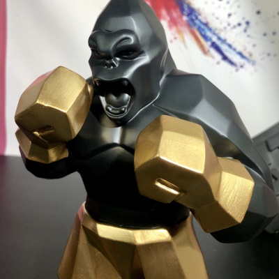 Artisanat en résine de boxe King Kong