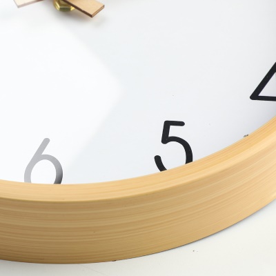 Horloge murale de salon avec grain de bois imitation