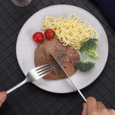 Ensemble de couverts couteaux et fourchettes en acier inoxydable
