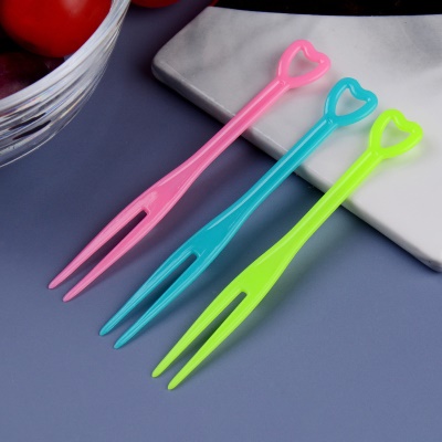 Fourchette jetable en plastique transparent en forme de cœur
