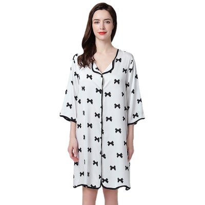 Robe de nuit à manches courtes en soie