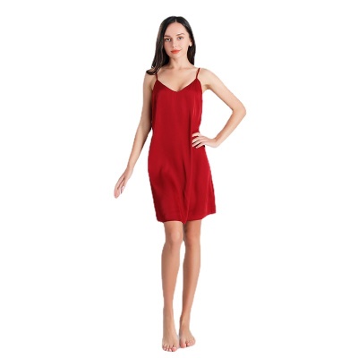 Robe de nuit mince en soie  avec dos nu