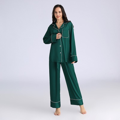 Pyjama en soie mince avec col en V