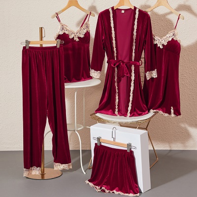 Robe de nuit en velours doré