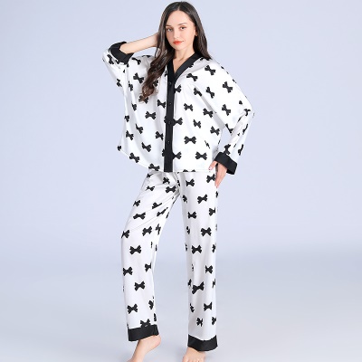Pyjama en soie  pour femmes