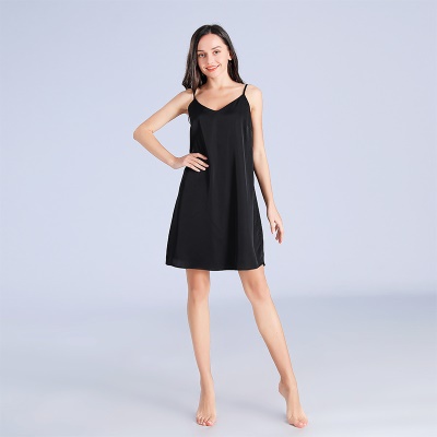 Robe de nuit mince en soie  avec dos nu