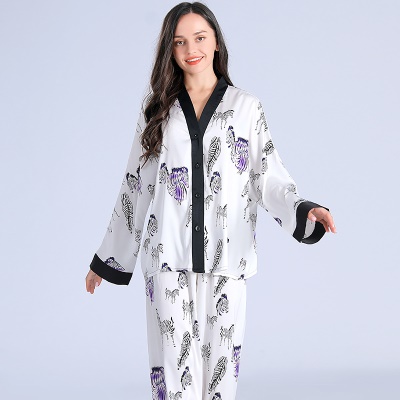 Pyjama en soie  pour femmes