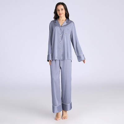 Pyjama en soie mince avec col en V