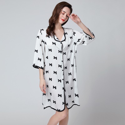 Robe de nuit à manches courtes en soie
