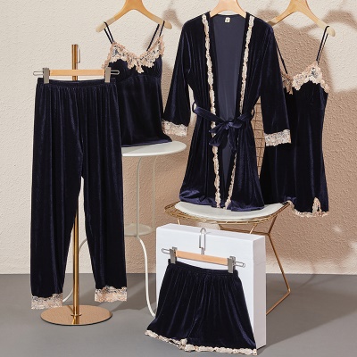 Robe de nuit en velours doré