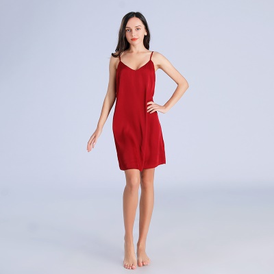 Robe de nuit mince en soie  avec dos nu