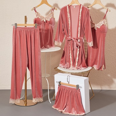Robe de nuit en velours doré