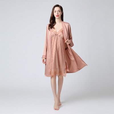 Robe de nuit en soie deux pièces avec coussin de poitrine