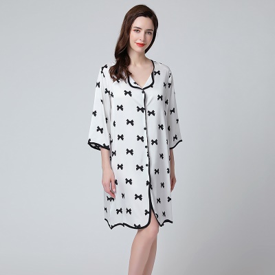 Robe de nuit à manches courtes en soie