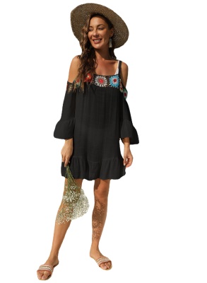 robe main crochet fleur patchwork épaules nues volants