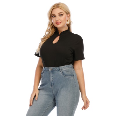 T-shirt demi-col roulé à manches courtes boutonnées