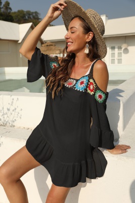 robe main crochet fleur patchwork épaules nues volants