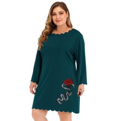 Robe à manches longues brodée rose