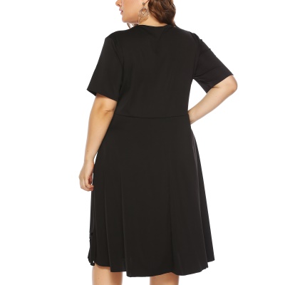 Grande robe pendulaire taille fermée manches courtes