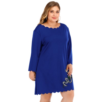 Robe à manches longues brodée rose