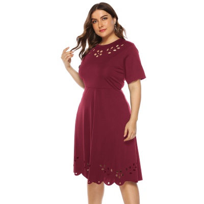 Grande robe pendulaire taille fermée manches courtes