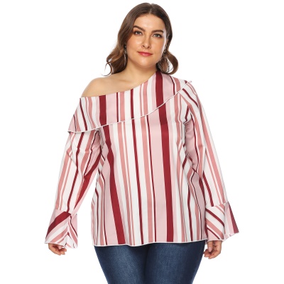 Top femme rayé col oblique manches cornes