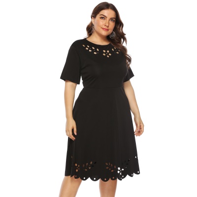 Grande robe pendulaire taille fermée manches courtes