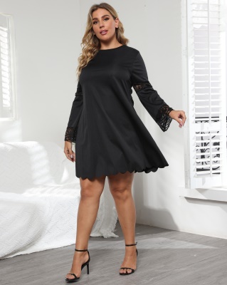 Robe en dentelle manches longues bord ondulé