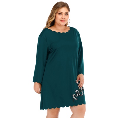 Robe à manches longues à bords ondulés