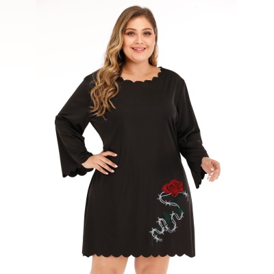 Robe à manches longues brodée rose