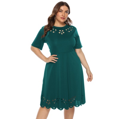 Grande robe pendulaire taille fermée manches courtes