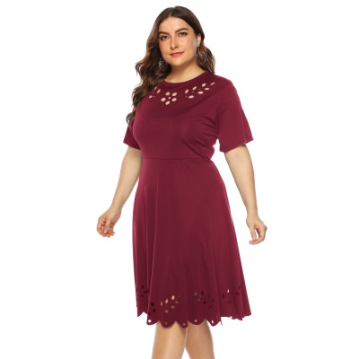 Grande robe pendulaire taille fermée manches courtes