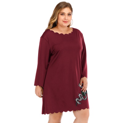 Robe à manches longues à bords ondulés
