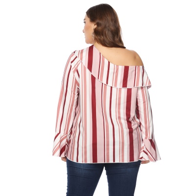 Top femme rayé col oblique manches cornes