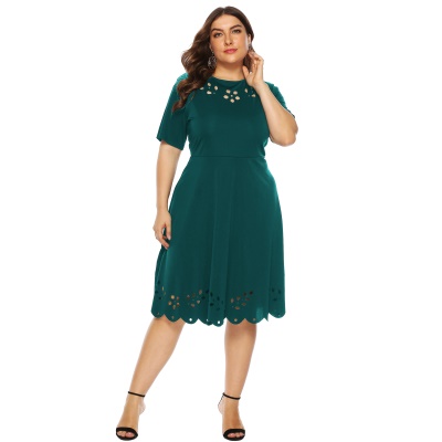 Grande robe pendulaire taille fermée manches courtes