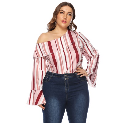 Top femme rayé col oblique manches cornes
