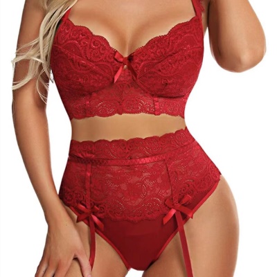 Lingerie érotique pour femmes 3 pièces dentelle 3 points avec des bas suspendus