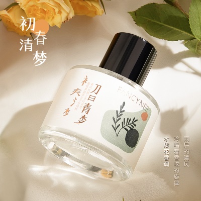Petit parfum frais avec une fragrance florale longue durée