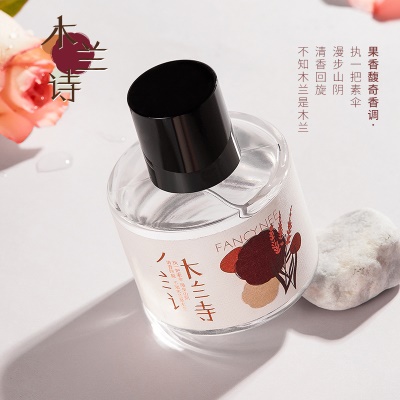 Petit parfum frais avec une fragrance florale longue durée
