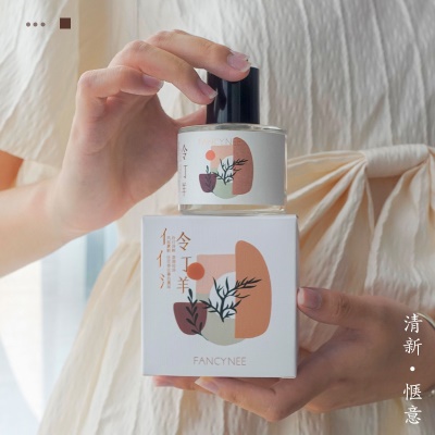 Petit parfum frais avec une fragrance florale longue durée