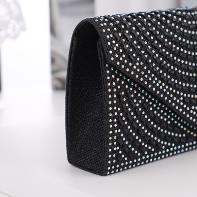 Sac à bandoulière avec chaîne de perles