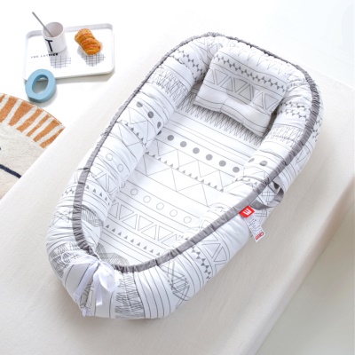 Lit de bébé entièrement tissé tissu amovible et portable