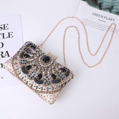 Kit de maquillage de charme de sac de dîner brodé perlé