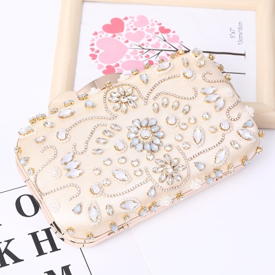 Sac de dîner en broderie perlée avec sac à main en diamant