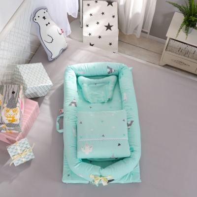 Lit bébé en coton satiné avec couette
