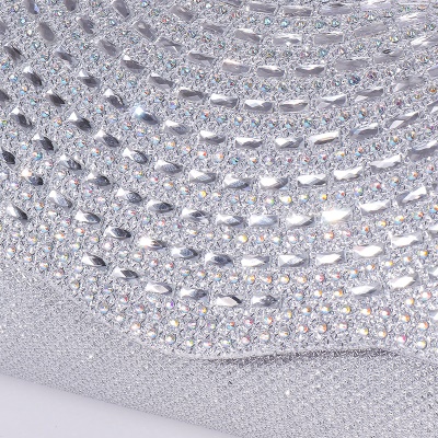 Sac à bandoulière personnalisé incrusté de diamants