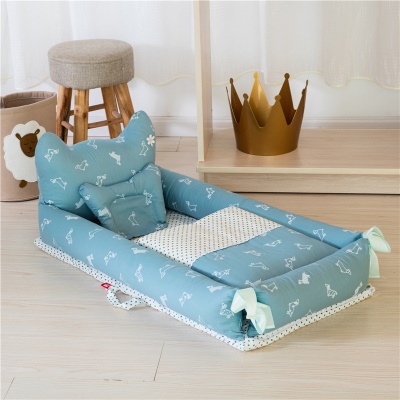 Lit bébé couronne/type ourson amovible avec courtepointe