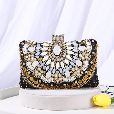 Kit de maquillage de charme de sac de dîner brodé perlé