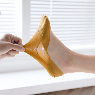 Chaussettes pour femmes couleur brillante soie glacée fond de coton bouche peu profonde Silicone antidérapant
