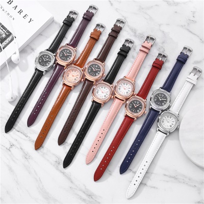 Montres dames cadran carré serti de diamants bracelet en cuir